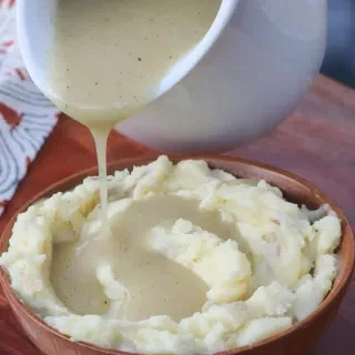 How to Make Gravy (Simple and Easy)