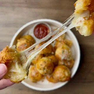 Mozarella Puffs