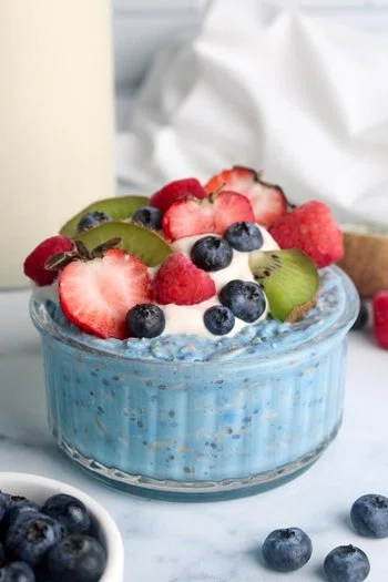 Blue Spirulina Overnight Oats