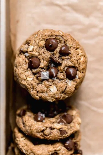 Vegan Tahini Oatmeal Chocolate Chip Cookies