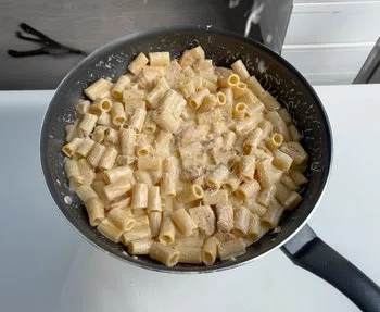 Simple Chicken Alfredo Pasta