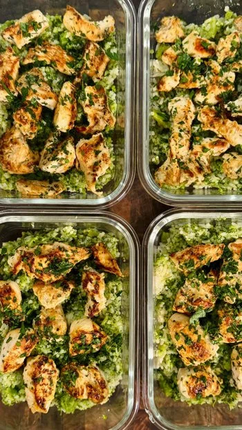 Lemon Garlic Chicken with Broccoli Cheddar Rice