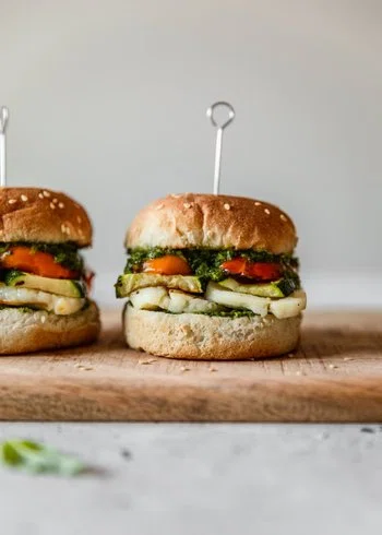 Halloumi Sandwiches With Veggies & Herb Sauce