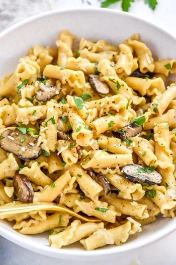 One Pot Creamy Mushroom Pasta