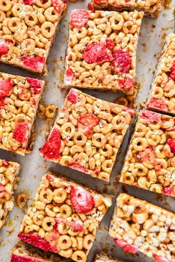 Strawberry Peanut Butter Cheerios Bars