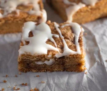 Brown Butter Cinnamon Roll Cookie Bars