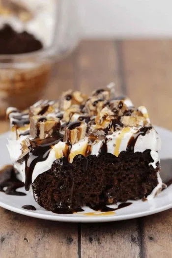 Snickers Cake