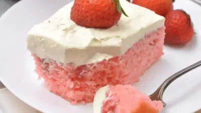 Fresh Strawberry Poke Cake