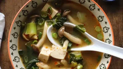 Easy Miso Soup with Veggies & Tofu
