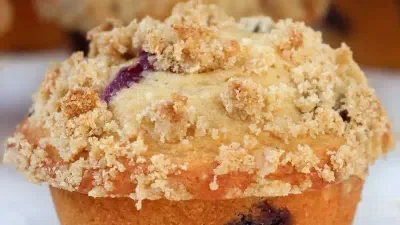 Blueberry Muffins with Crumb Topping
