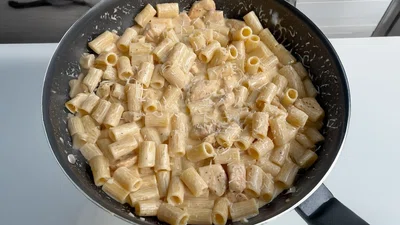 Simple Chicken Alfredo Pasta