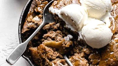 Caramel Apple Skillet Dump Cake