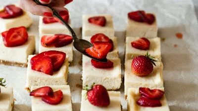 The Best Strawberry Cheesecake Bars
