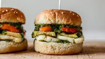 Halloumi Sandwiches With Veggies & Herb Sauce