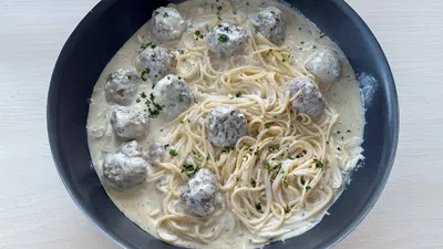 Alfredo Spaghetti with Meatballs