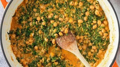 15-Minutes Spinach and Chickpea Curry
