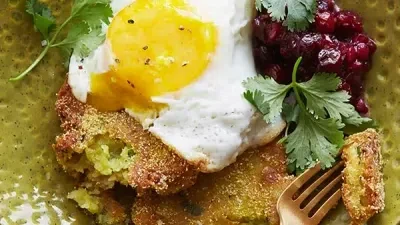Aloo Tikki Eggs Benny