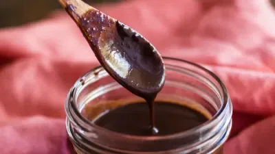 4 Ingredient Vegan Chocolate Syrup