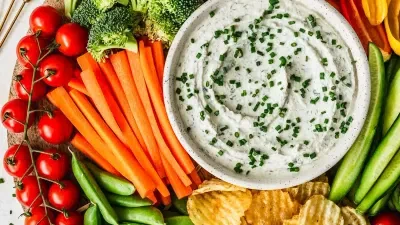 5-Minute Herb and Garlic Dip with Greek Yogurt