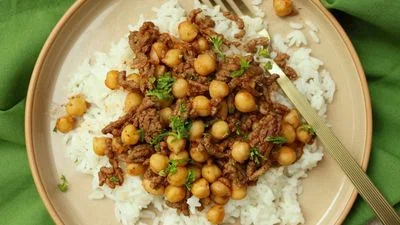 Middle Eastern–Spiced Ground Beef and Chickpeas