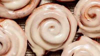 Cinnamon Roll Donuts
