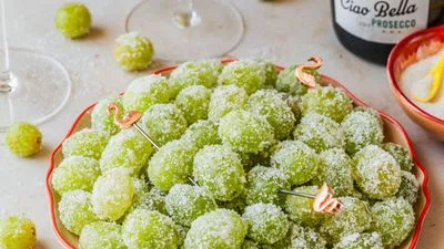 3-Ingredient Sugared Prosecco Grapes