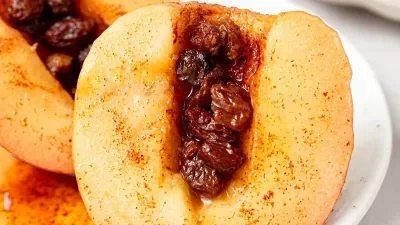 Baked Apples with Cinnamon and Raisins