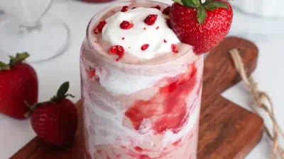 Strawberry Glaze Smoothie (Erewhon Copycat)