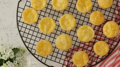 Pão de queijo (Brazilian Cheese Bread)