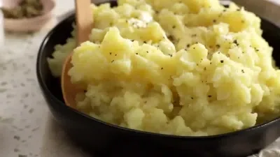 Vegan Mashed Potatoes with Roasted Garlic