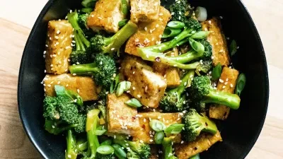Crispy Sesame Tofu and Broccoli