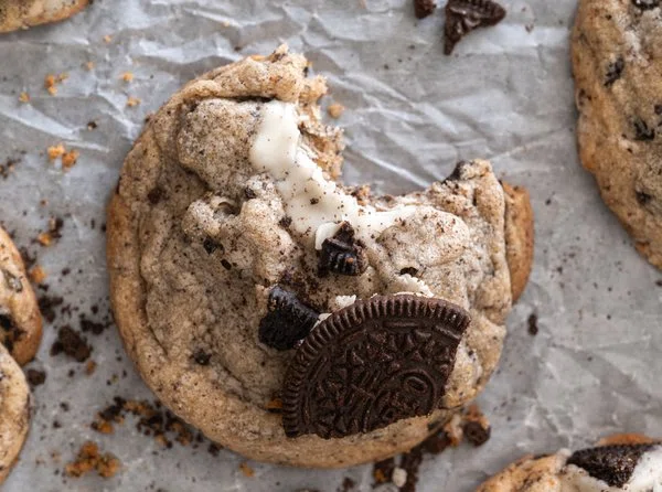 Bakery-Style Brown Butter Cookies and Cream Cookies cover