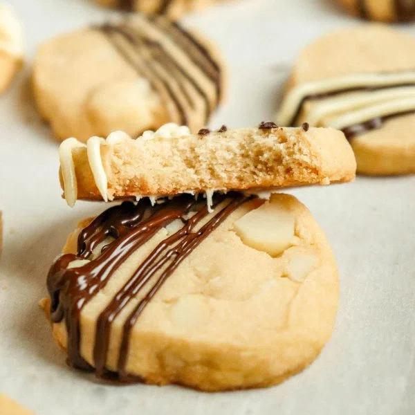 Macadamia Nut Shortbread Cookies cover