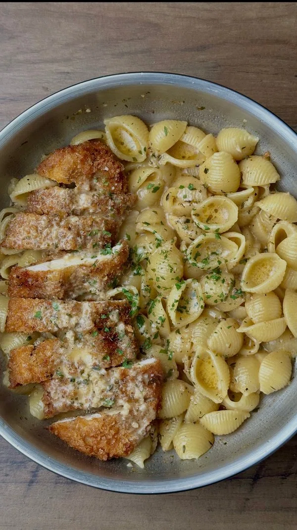 Conchiglie Alfredo Pasta with Breaded Chicken cover