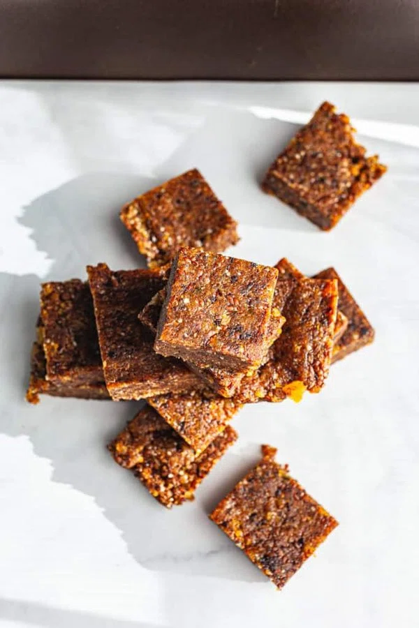 Apricot Almond Snack Bars (No-Bake & Healthy!) cover