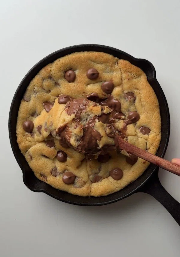 Nutella Stuffed Scoopable Chocolate Chip Cookie Pie cover