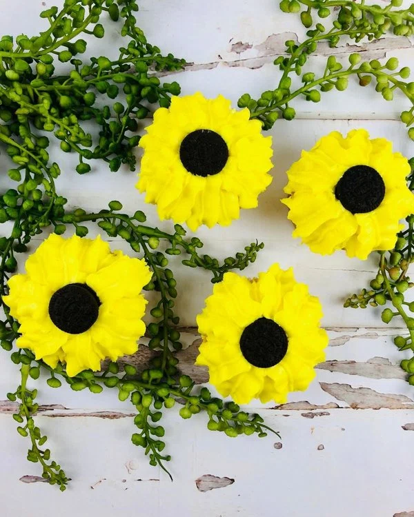 Oreo Sunflower Cupcakes cover