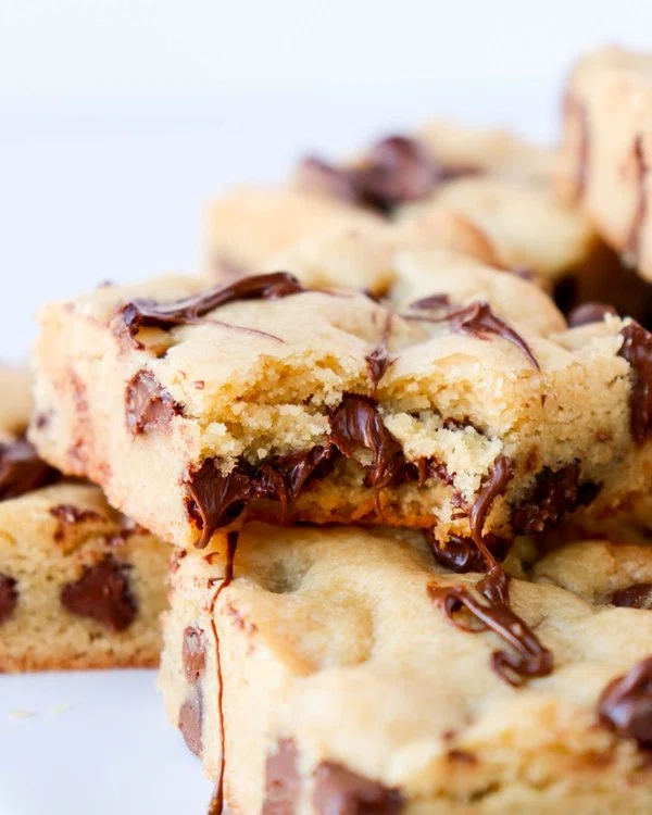 Easy Chocolate Chip Cookie Bars cover