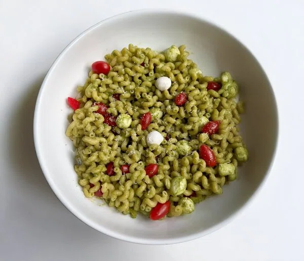 Pesto Caprese Pasta Salad cover