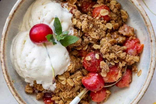 Easy Cherry Crisp Recipe cover