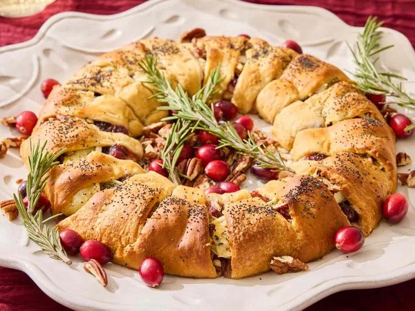 Cranberry Brie Wreath cover