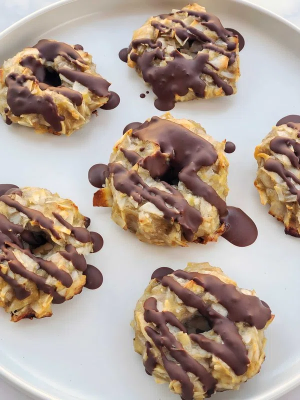 4-Ingredient Samoas Cookies cover