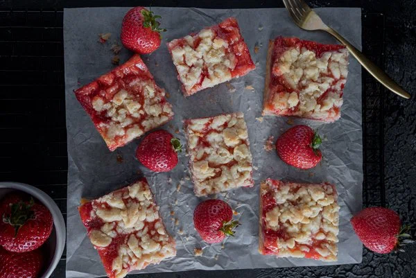 Strawberry Crumble Bars cover