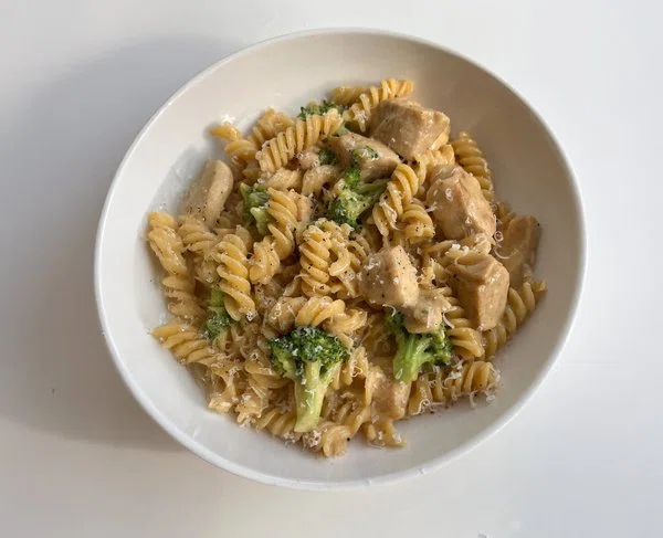 One Pot Chicken Broccoli Alfredo Pasta cover