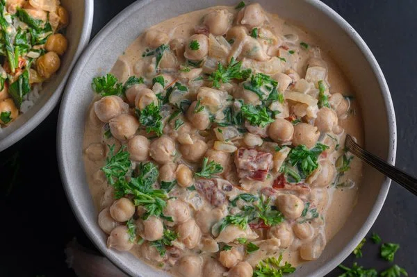 One-Pot Creamy Chickpeas cover