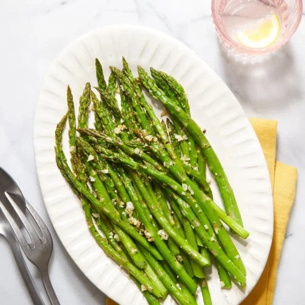 5-Ingredient Garlic Roasted Asparagus cover