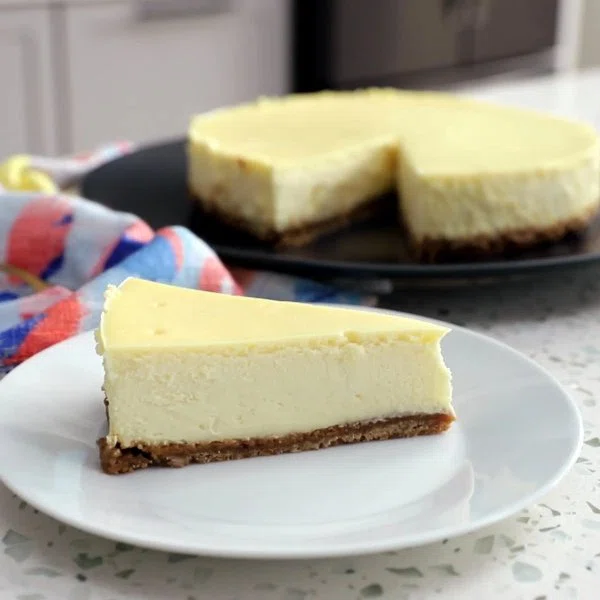 Easy Philadelphia-Style Cheesecake cover